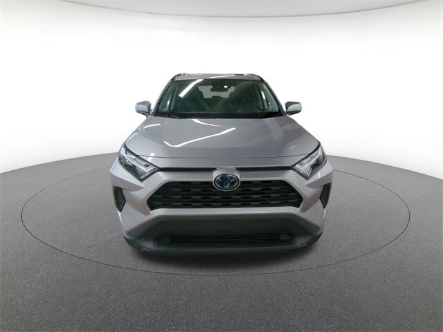 2022 Toyota RAV4 Hybrid XLE photo 2