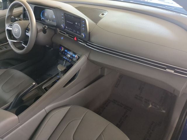 2025 Hyundai Elantra SEL - Photo 17