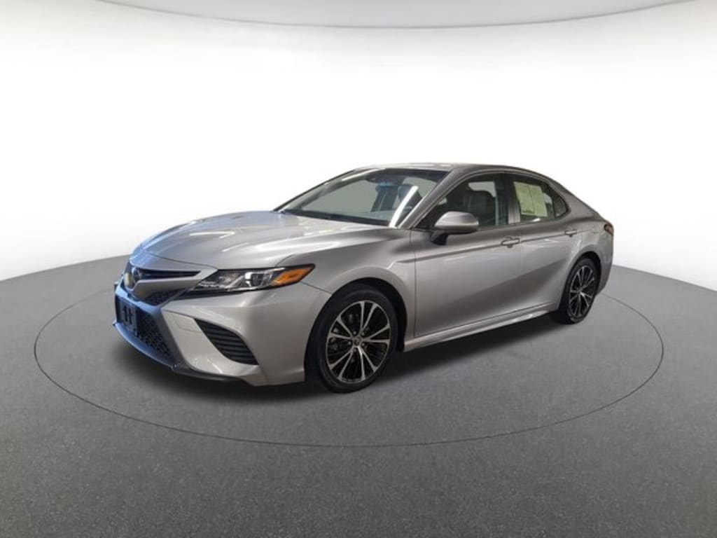 Used 2018 Toyota Camry SE Sedan