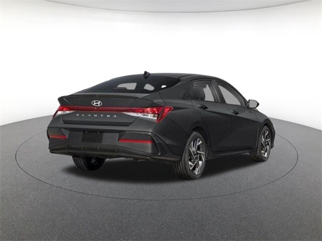 2026 Hyundai Elantra SEL Sport photo 3