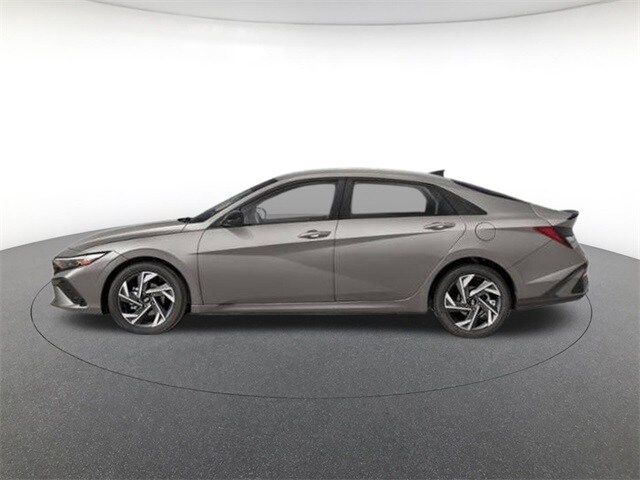 2026 Hyundai Elantra SEL Sport photo 2