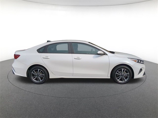 2023 Kia Forte LXS photo 4