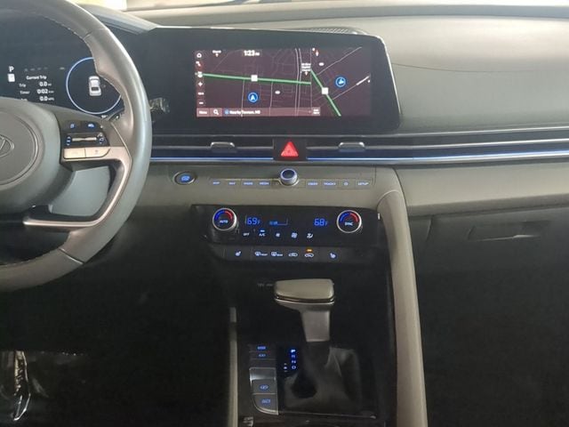 2025 Hyundai Elantra SEL - Photo 13
