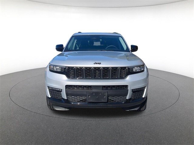 2023 Jeep Grand Cherokee Limited photo 2