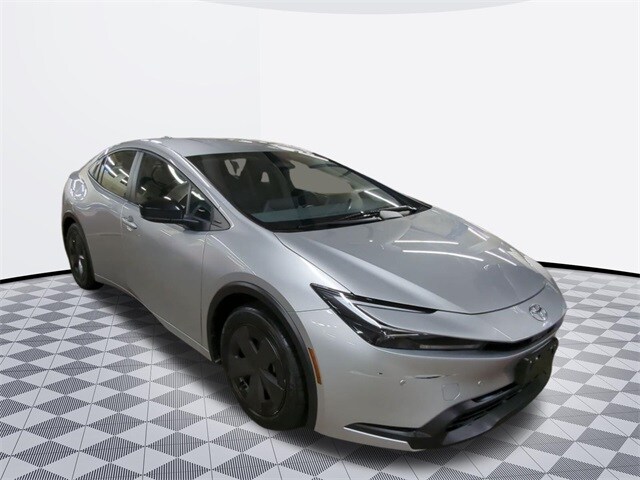2024 Toyota Prius LE photo 3