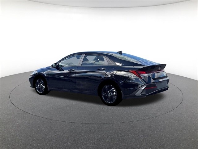 2026 Hyundai Elantra SEL Sport photo 4