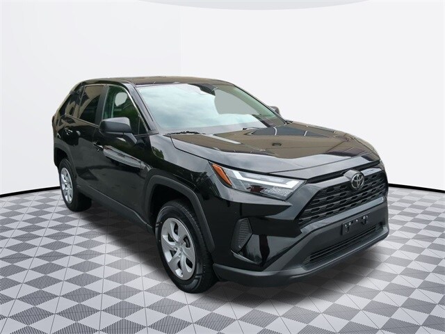 2024 Toyota RAV4 LE photo 3