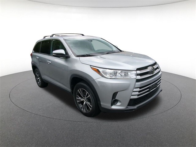 2019 Toyota Highlander LE photo 3