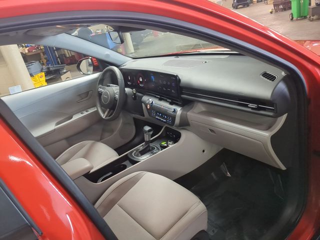 2025 Hyundai Kona SEL - Photo 18