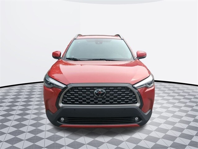 2022 Toyota Corolla Cross XLE photo 2