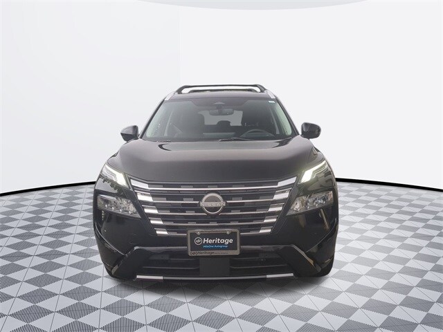 2024 Nissan Rogue Platinum AWD photo 2