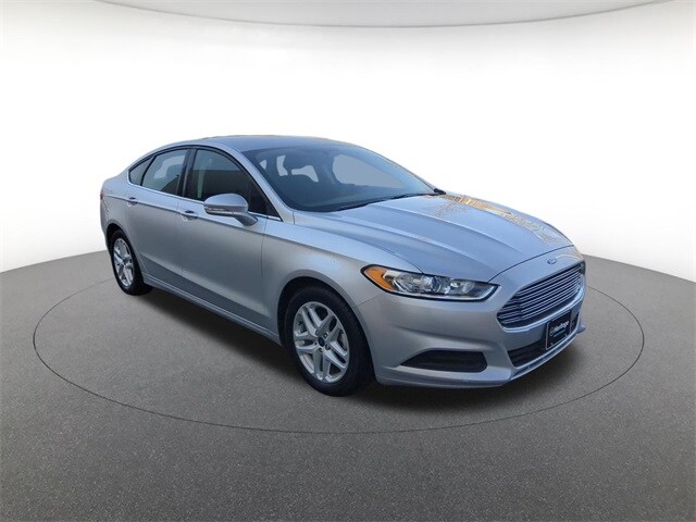 2016 Ford Fusion SE photo 3
