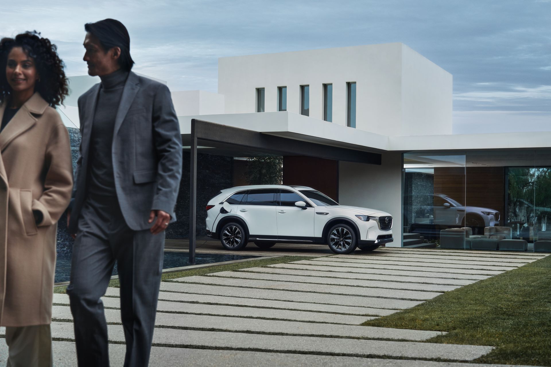 2024%20Mazda%20CX-90%20PHEV%20Plug-in-Web.jpg
