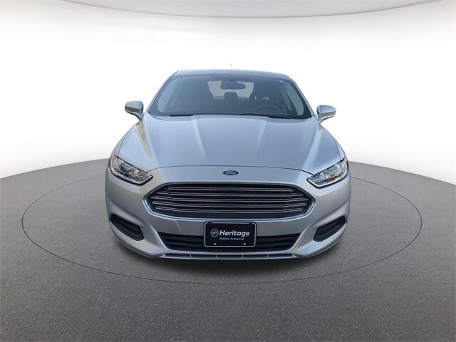 2016 Ford Fusion SE photo 2