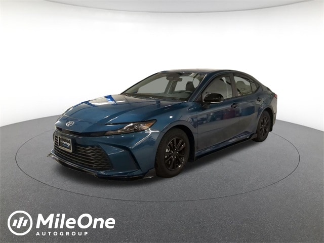 2025 Toyota Camry LE's photo