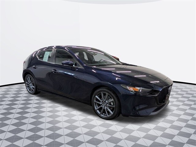 2021 Mazda Mazda3 Select Hatchback photo 3