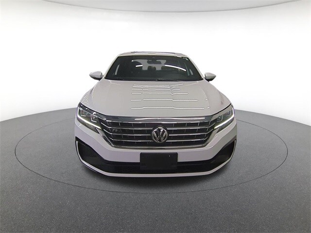 2022 Volkswagen Passat 2.0T R-Line photo 2