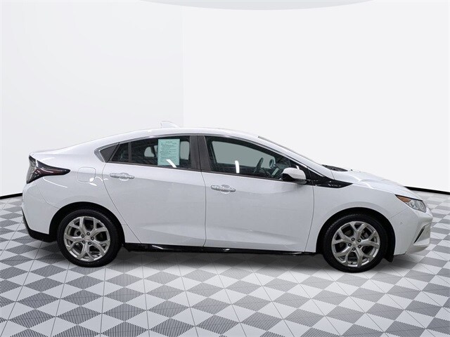 2017 Chevrolet Volt Premier photo 3