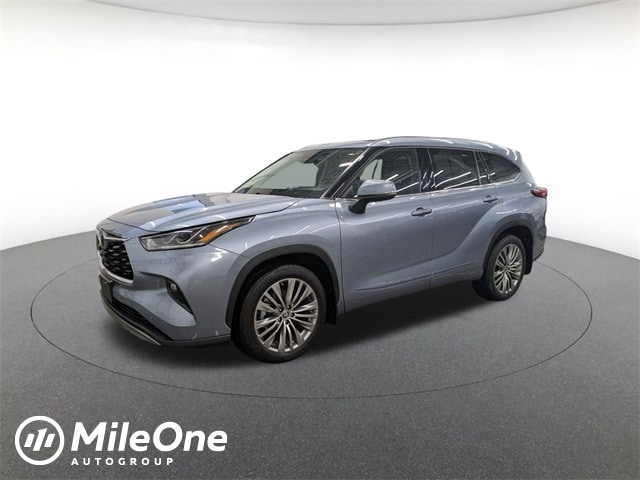 2022 Toyota Highlander Platinum's photo