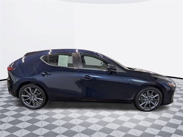 2021 Mazda Mazda3 Select Hatchback photo 4