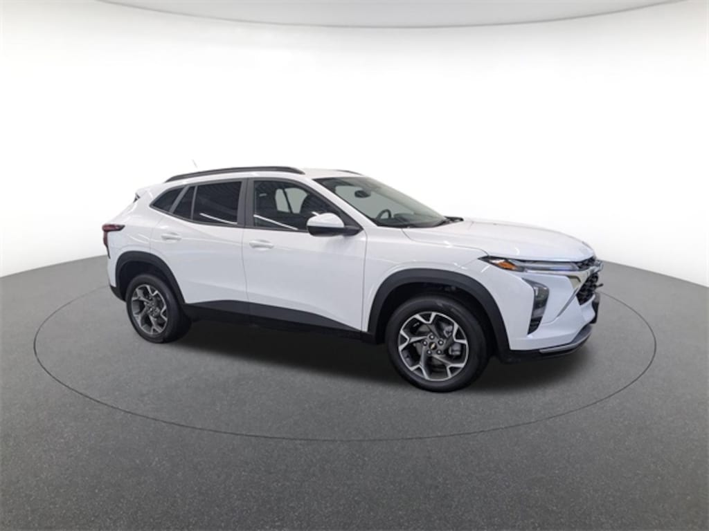 Used 2025 Chevrolet Trax LT SUV