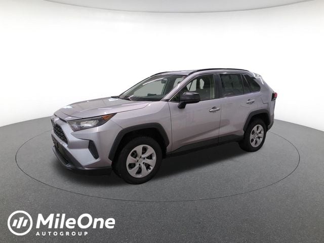 2019 Toyota RAV4 LE FWD's photo