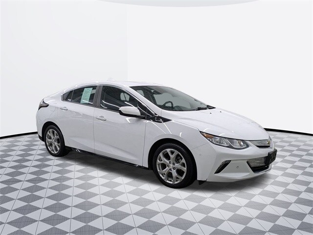 2017 Chevrolet Volt Premier photo 2