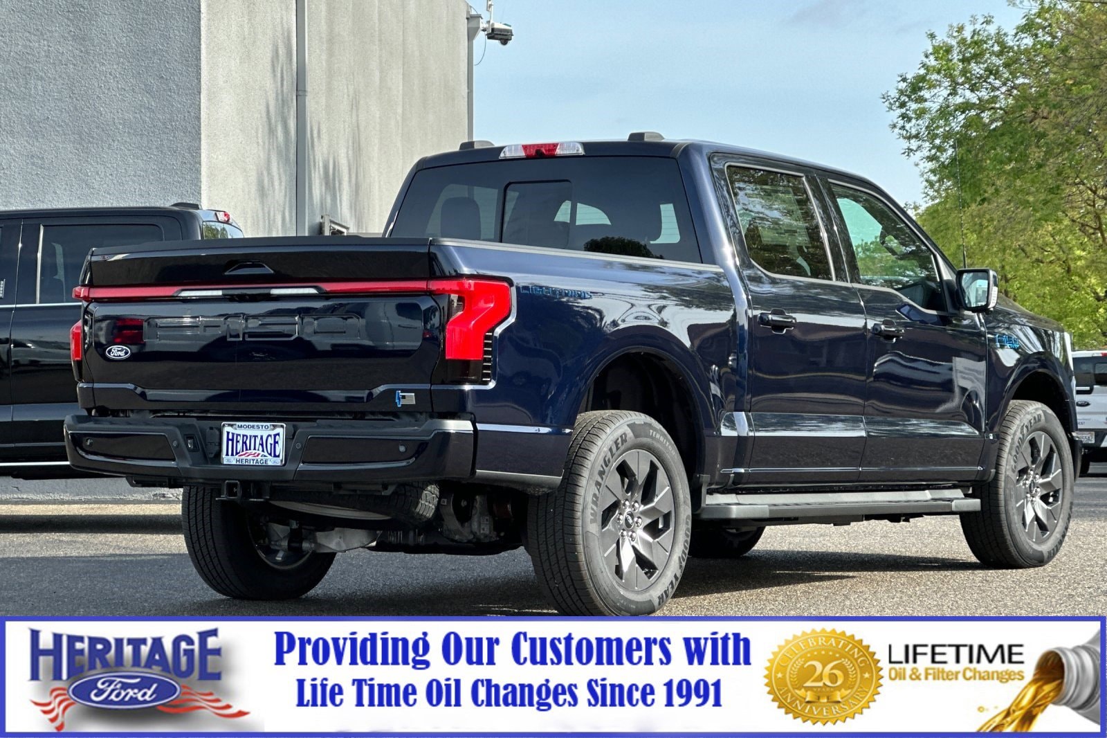2025 Ford F-150 Lightning Lariat photo 3