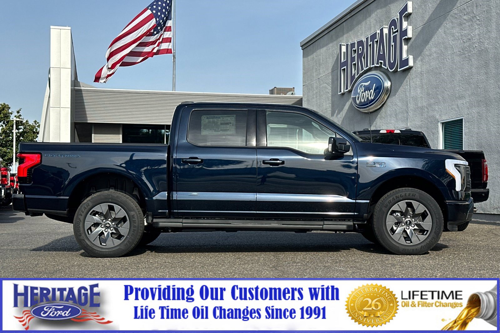 2025 Ford F-150 Lightning Lariat photo 2
