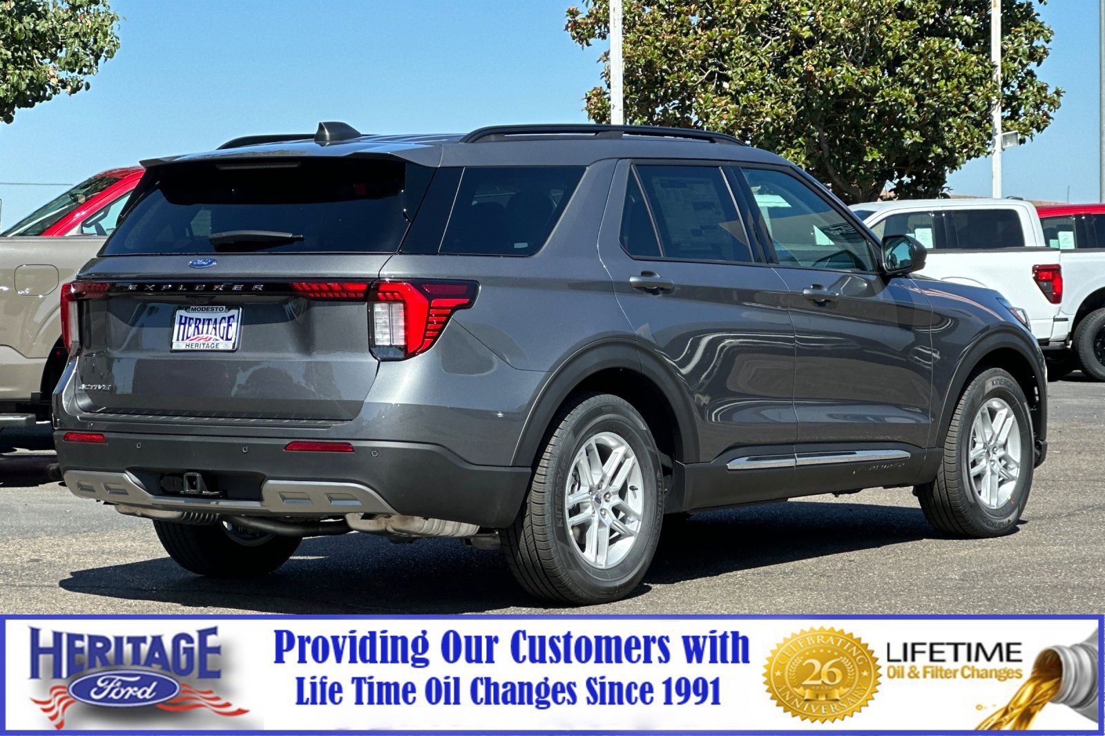 2025 Ford Explorer photo 3