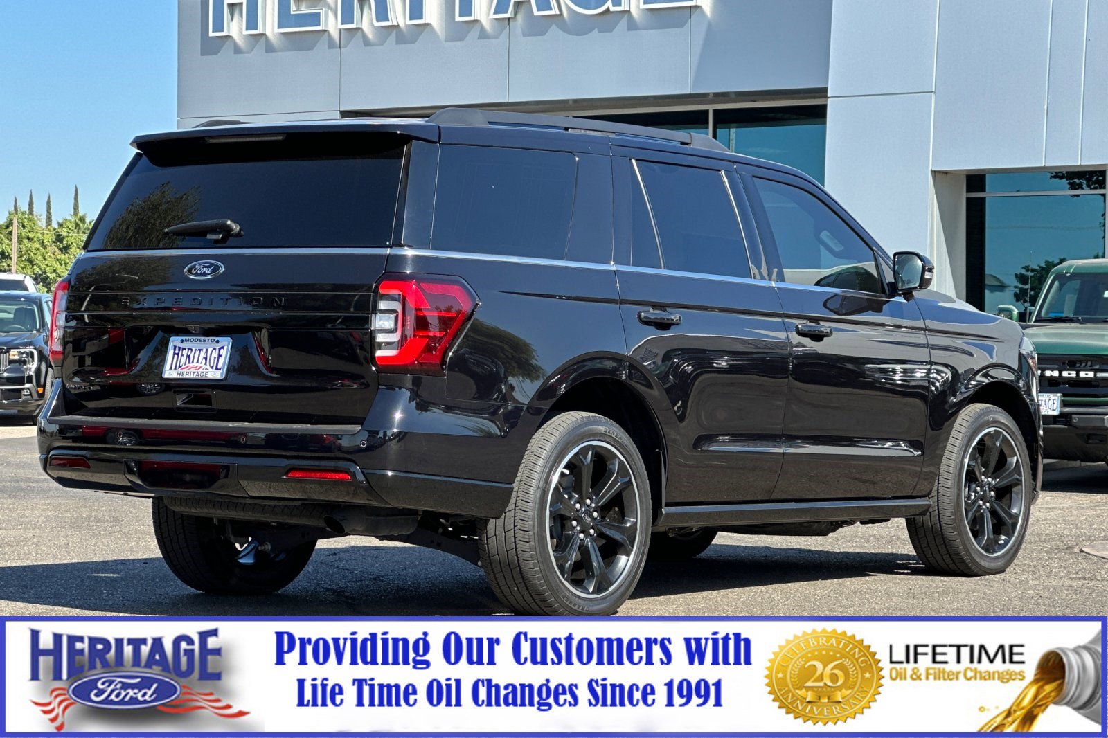 2023 Ford Expedition Limited photo 2