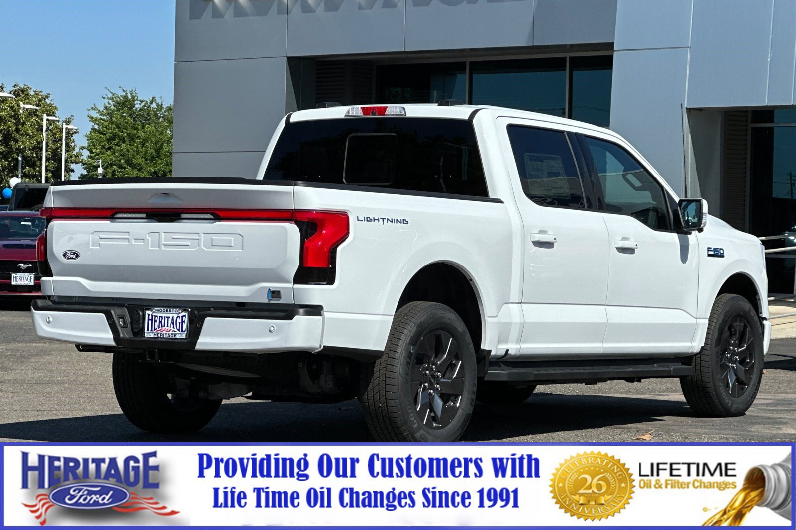 2025 Ford F-150 Lightning Lariat photo 3