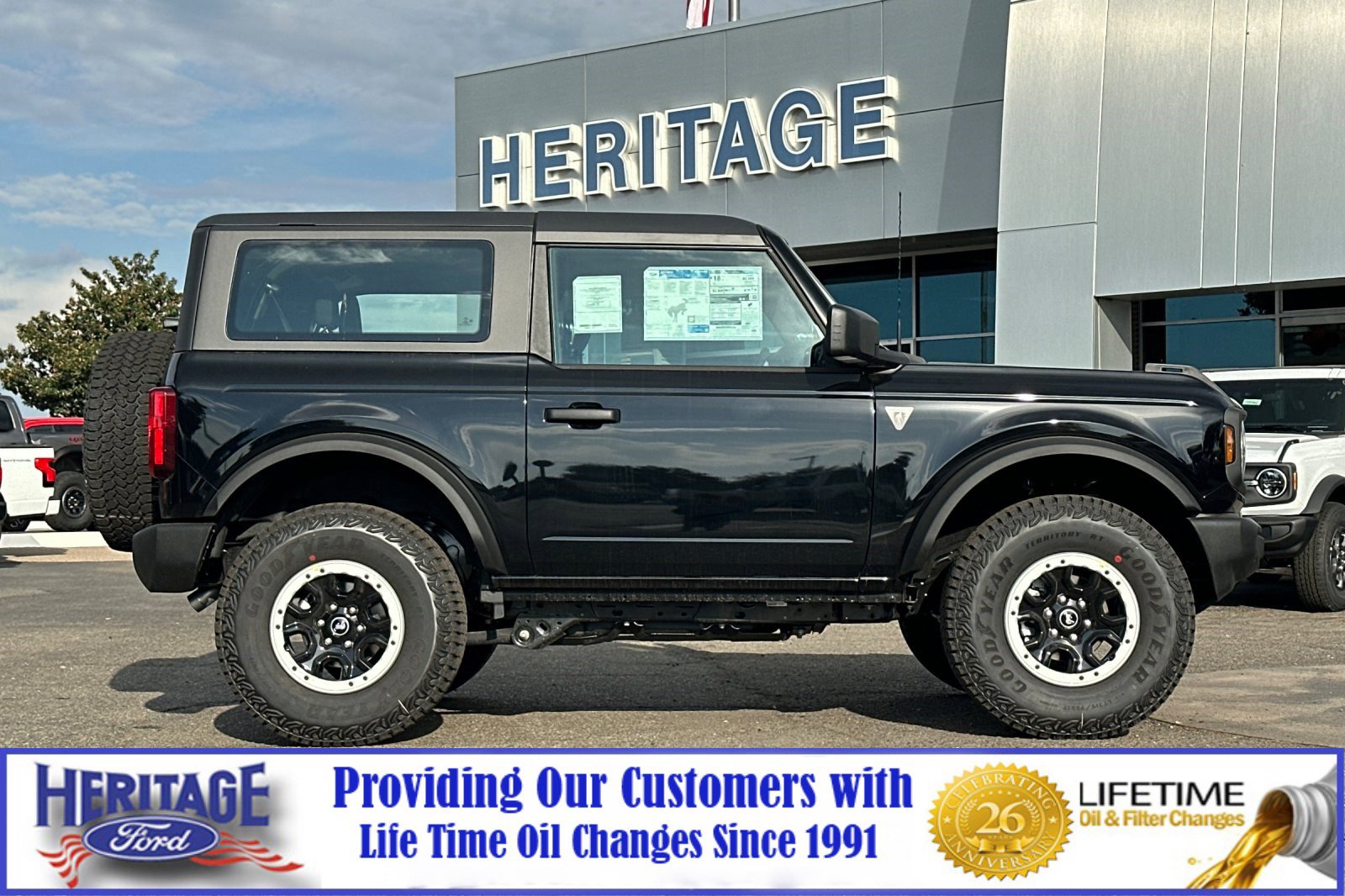 2025 Ford Bronco Base photo 2