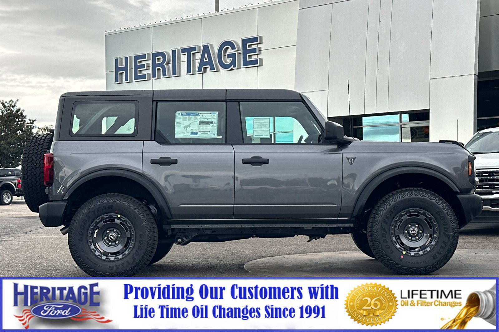 2025 Ford Bronco Base photo 2