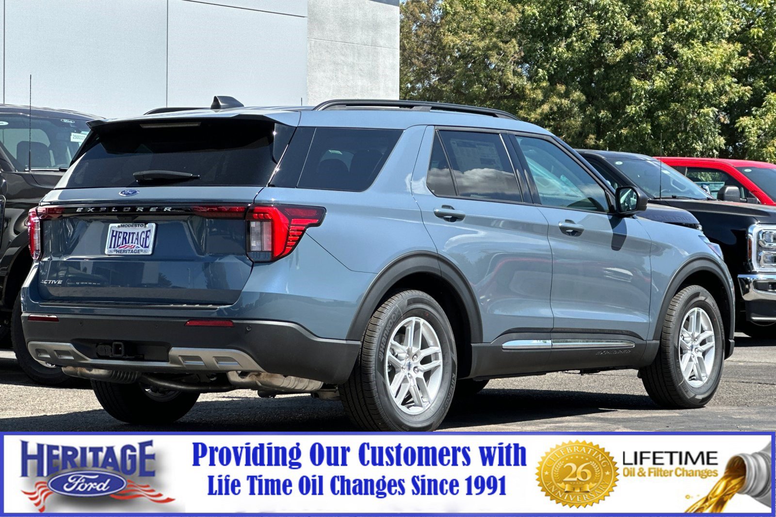 2025 Ford Explorer photo 3