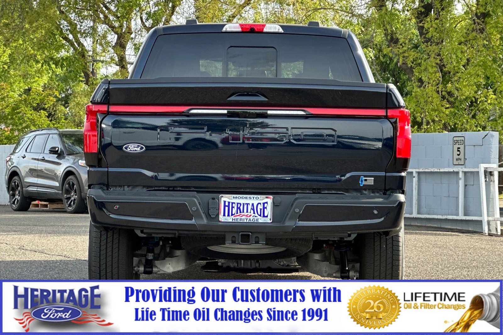 2025 Ford F-150 Lightning Lariat photo 4