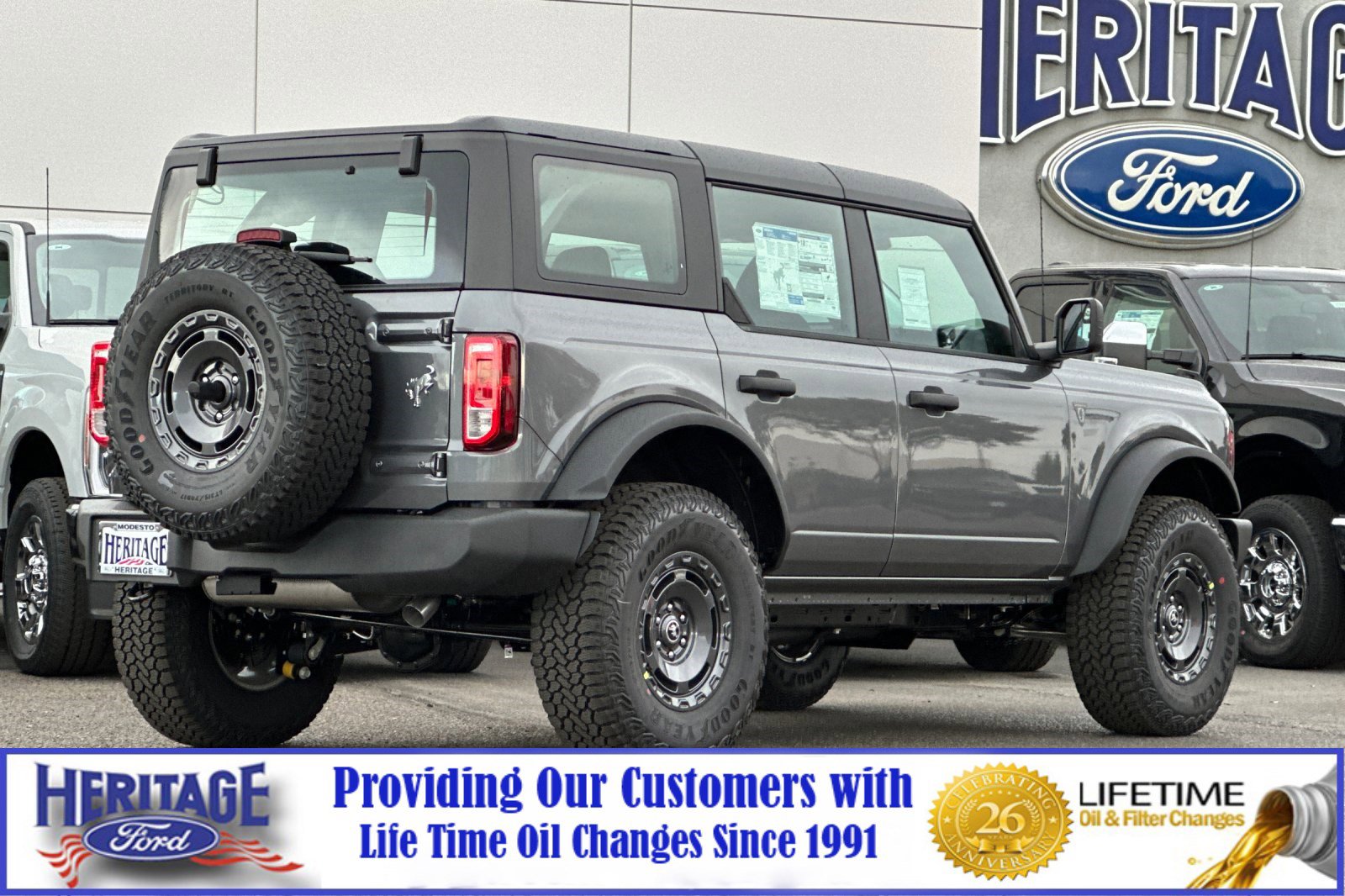 2025 Ford Bronco Base photo 3