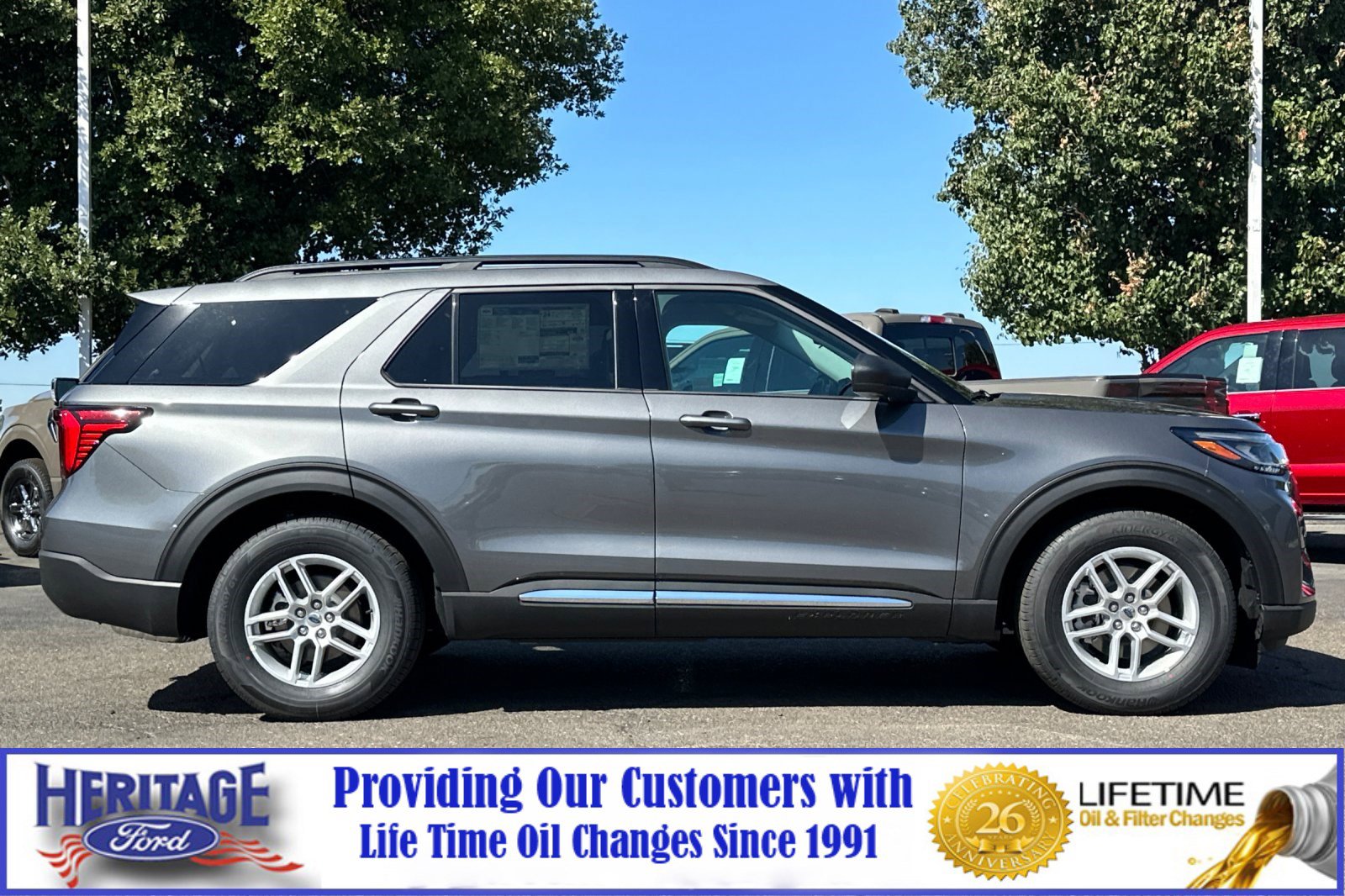 2025 Ford Explorer photo 2