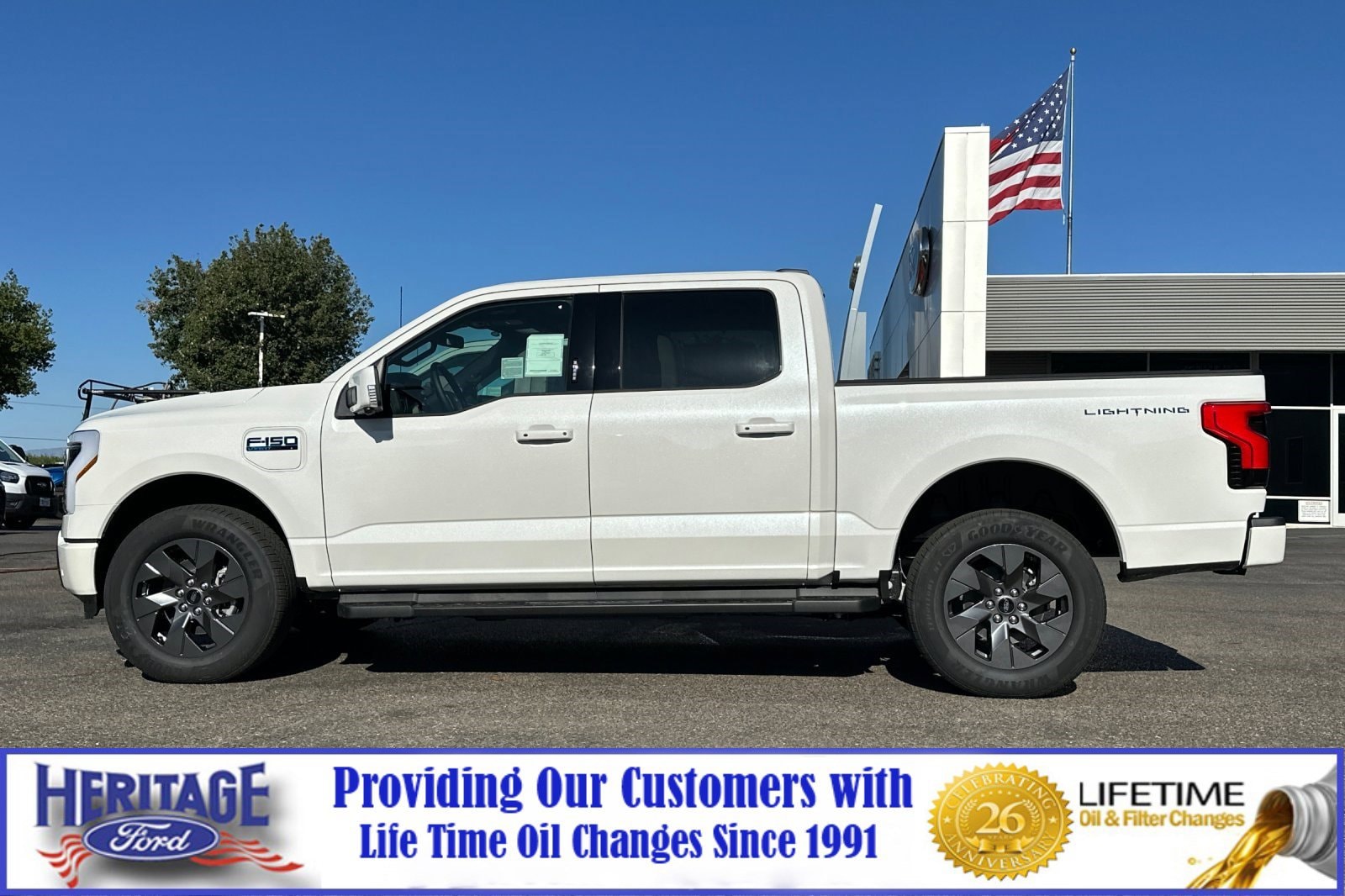 2025 Ford F-150 Lightning Lariat photo 6
