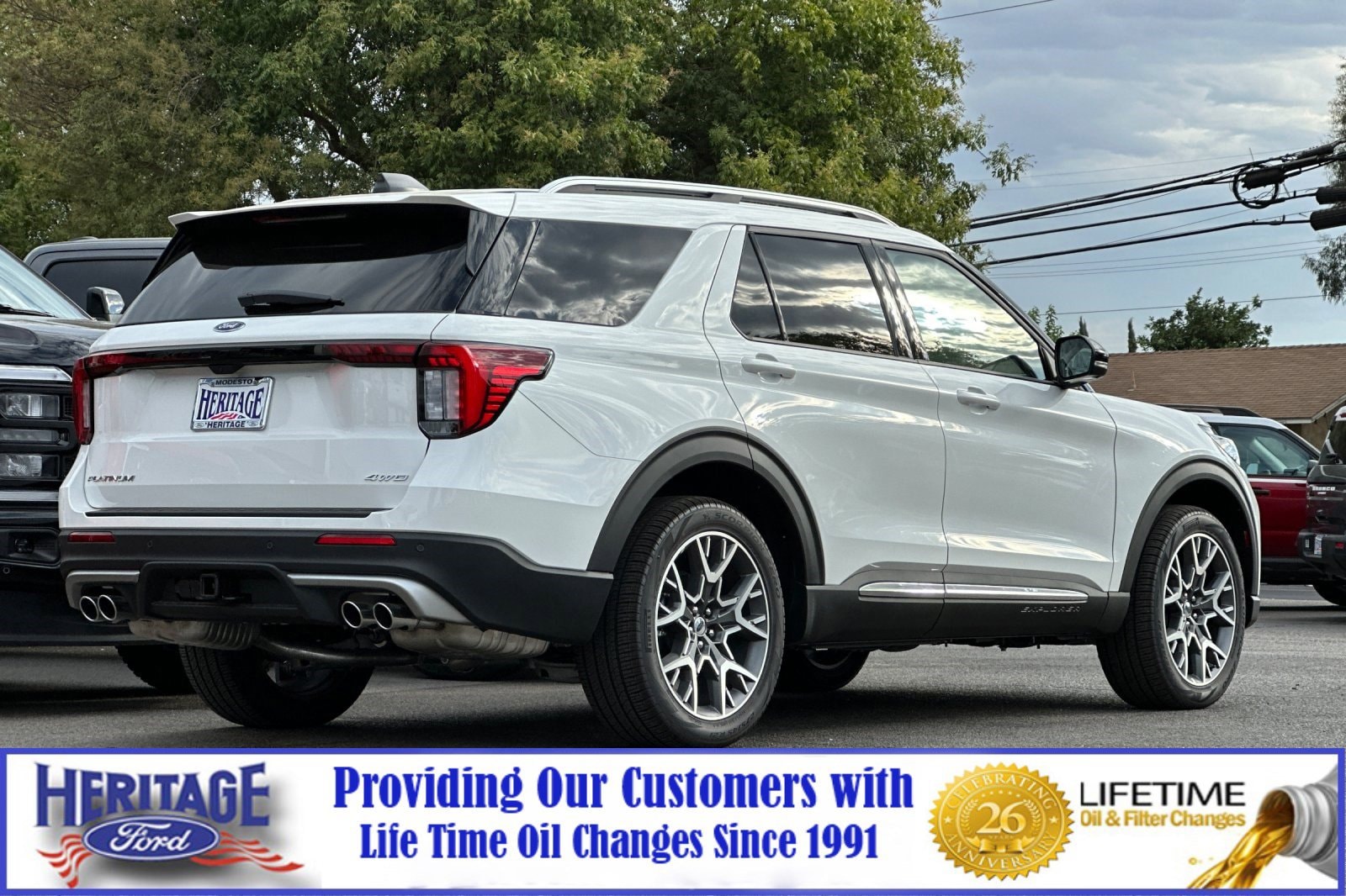 2025 Ford Explorer Platinum photo 2