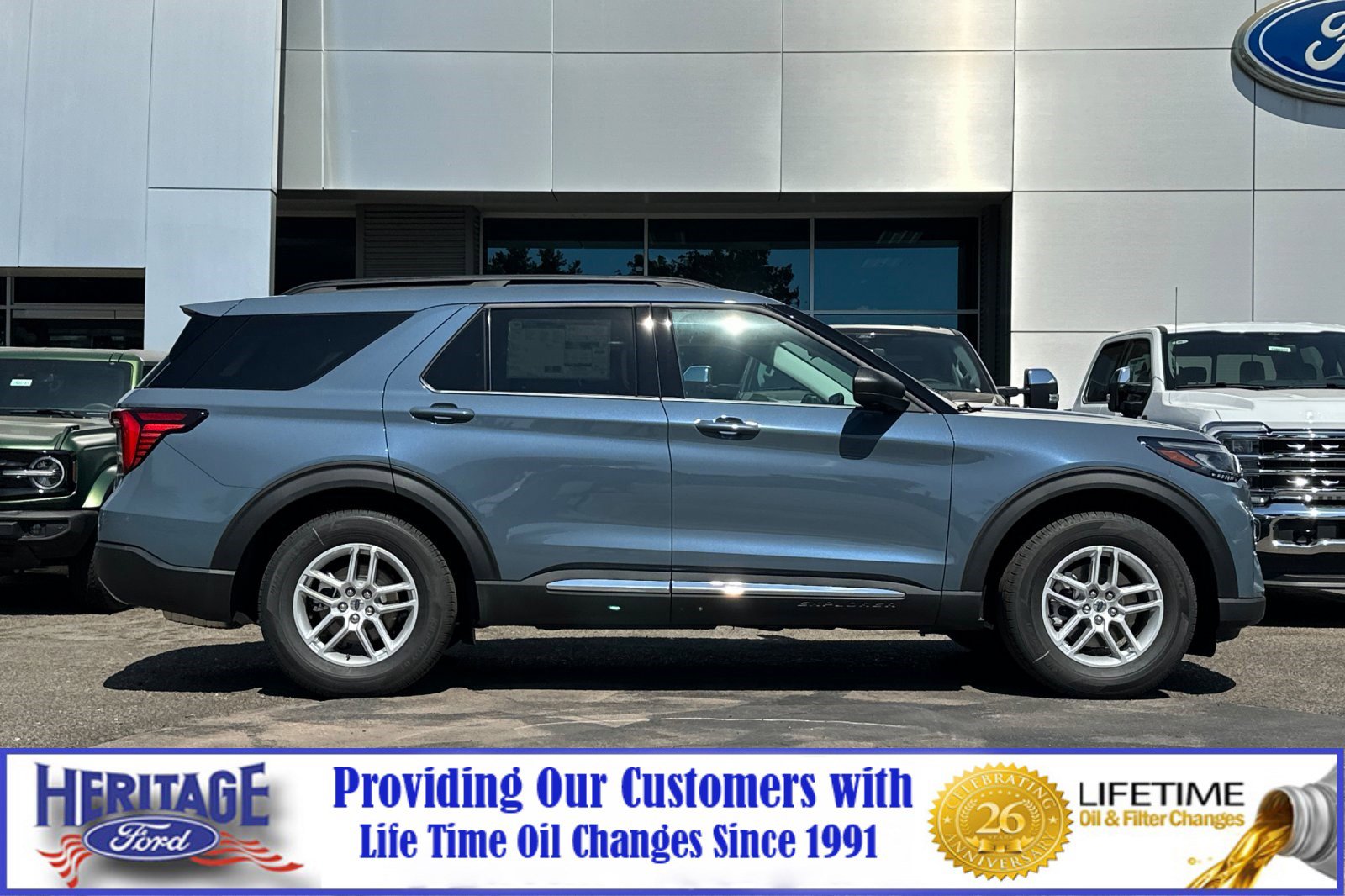 2025 Ford Explorer photo 2