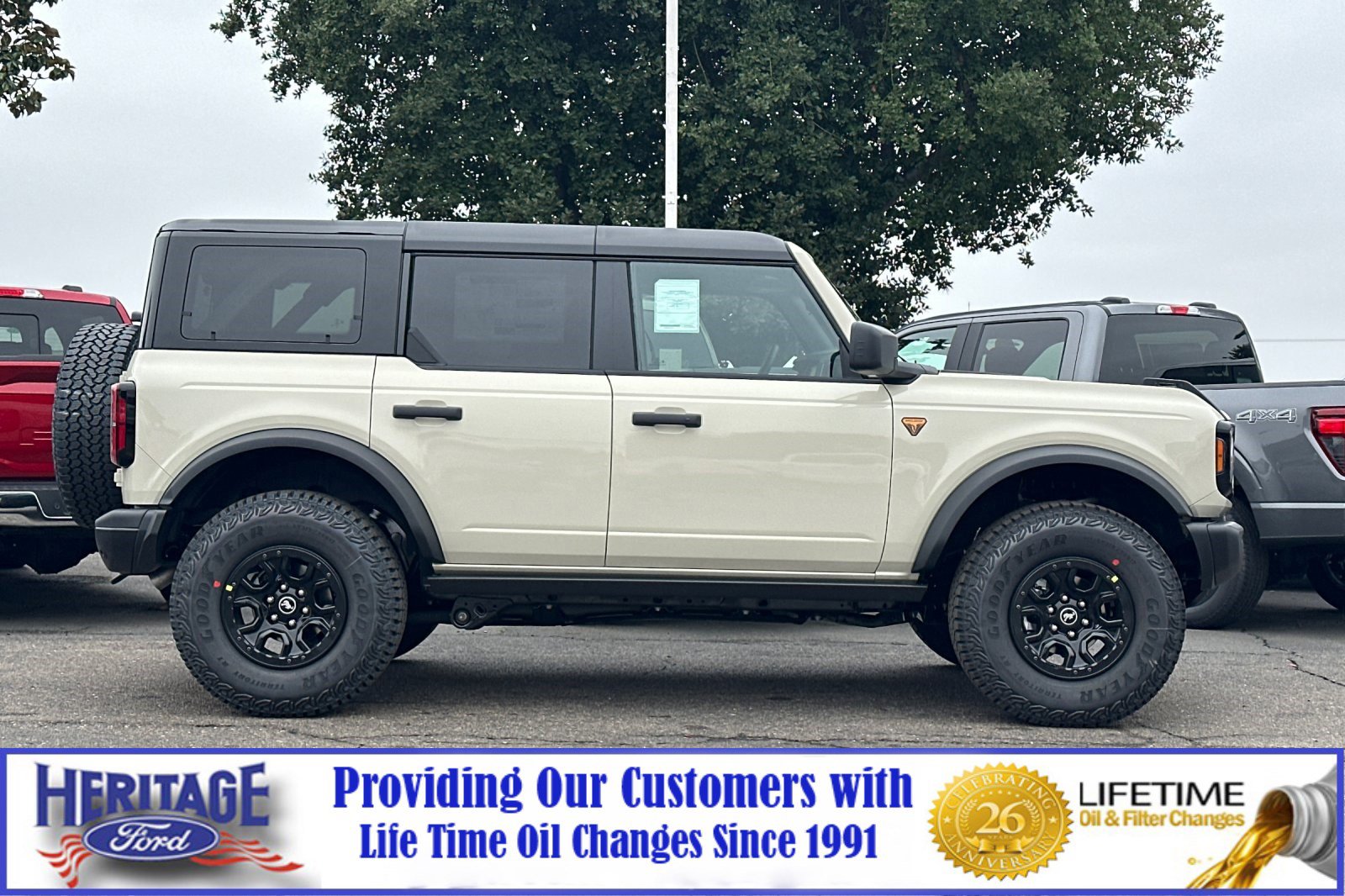 2025 Ford Bronco Badlands photo 2