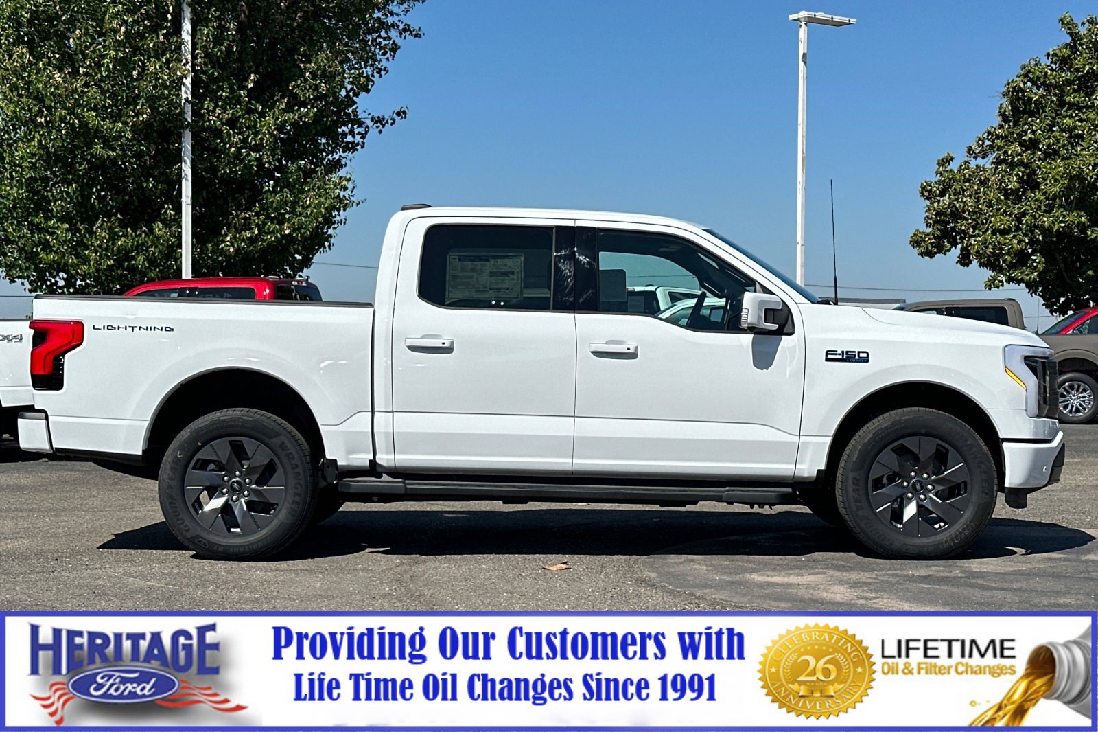 2025 Ford F-150 Lightning Lariat photo 2