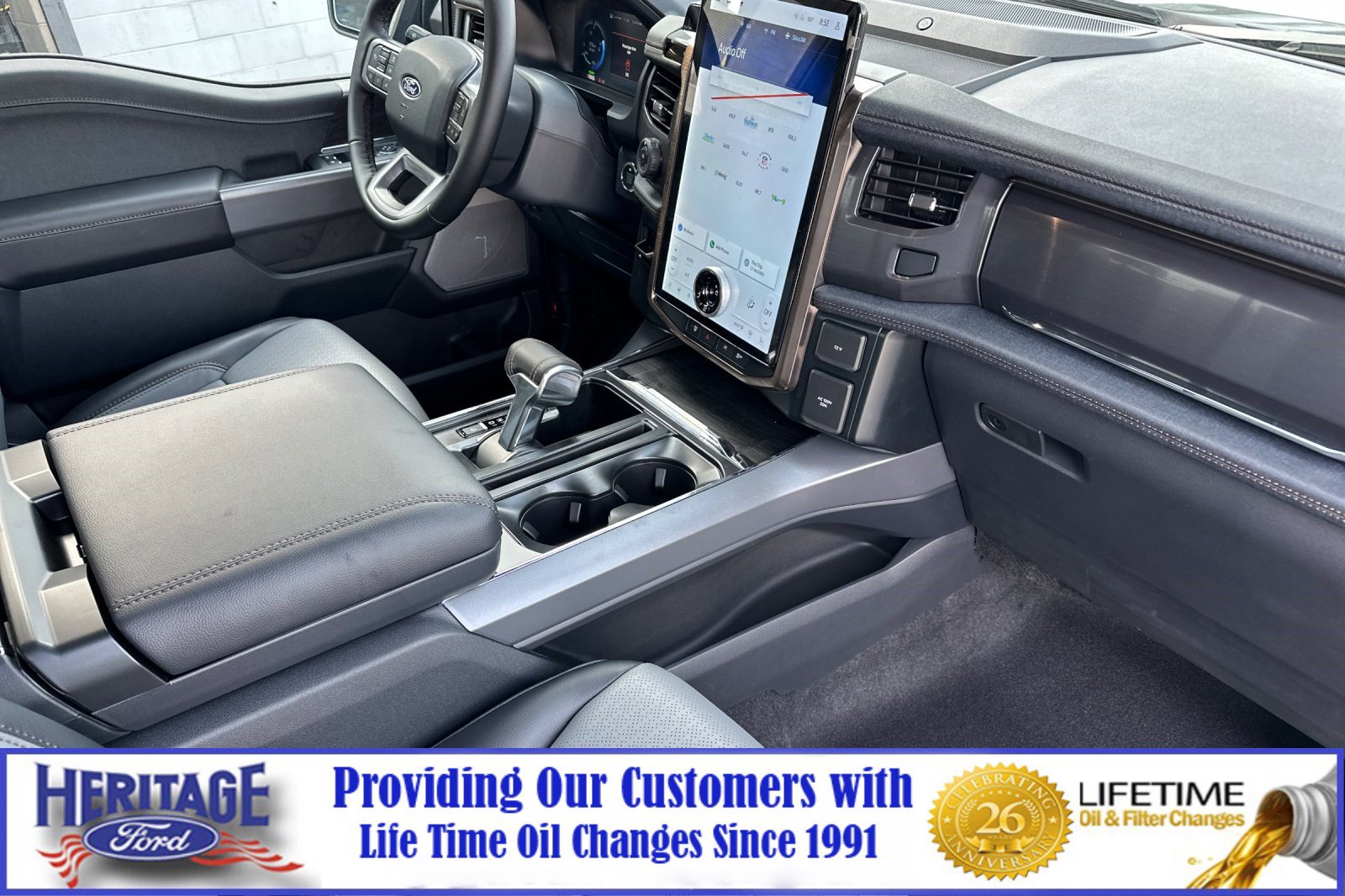 2025 Ford F-150 Lightning Lariat photo 11