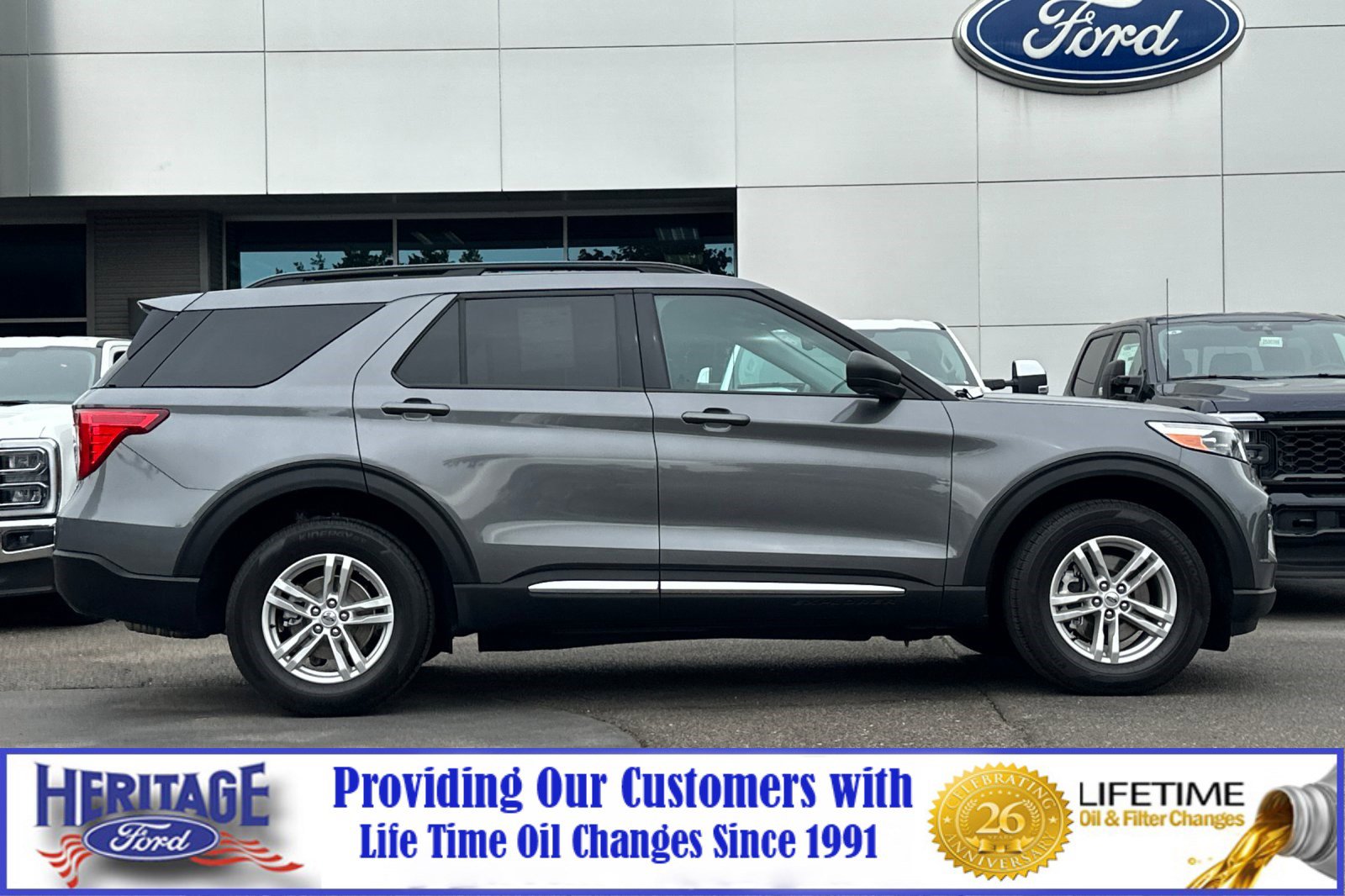 2023 Ford Explorer XLT photo 2