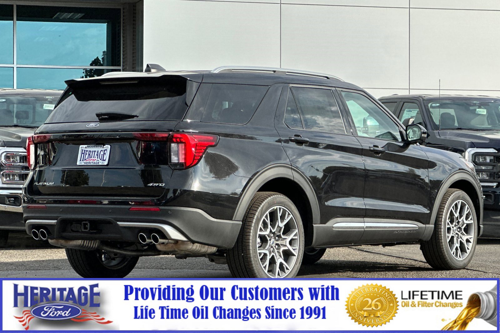 2025 Ford Explorer Platinum photo 2