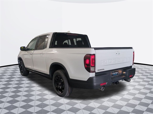 2025 Honda Ridgeline Black Edition photo 2