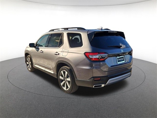 2025 Honda Pilot Touring photo 2