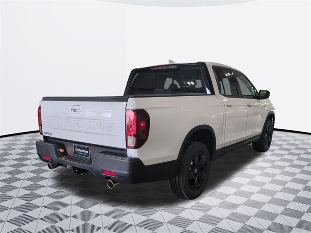 2025 Honda Ridgeline Black Edition photo 3