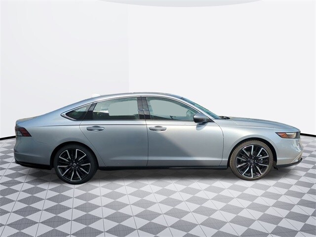 2025 Honda Accord Hybrid Touring photo 2